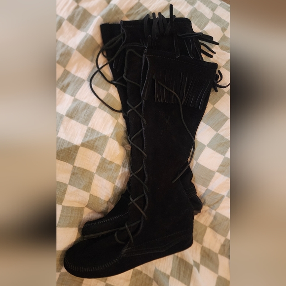 Minnetonka Moccasin Black Fringe Knee-High Women's Boots Lace Up - Picture 9 of 11